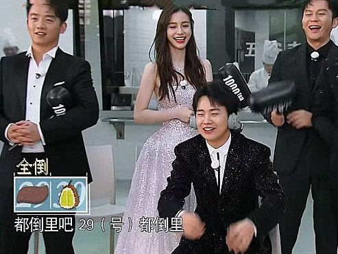  沙溢|《奔跑吧》被指有剧本？郭麒麟戴着耳机，却能重复沙溢的话