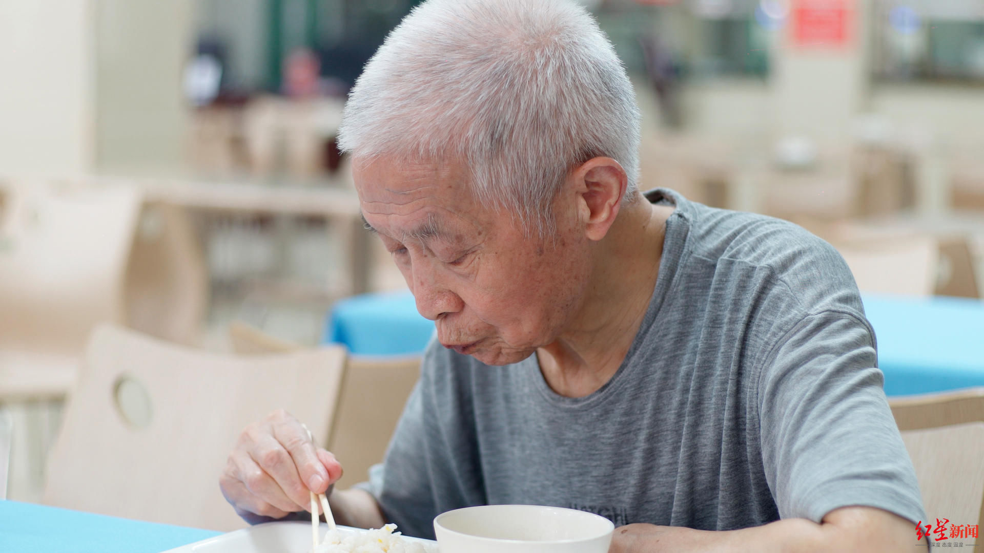 自贡发布四川首个老年助餐地方标准：长者食堂选址应交通方便，老人步行15分钟可及