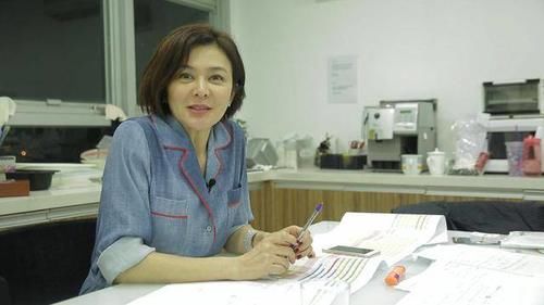  小三|关之琳再晒1.5亿豪宅，57岁仍睡单人床