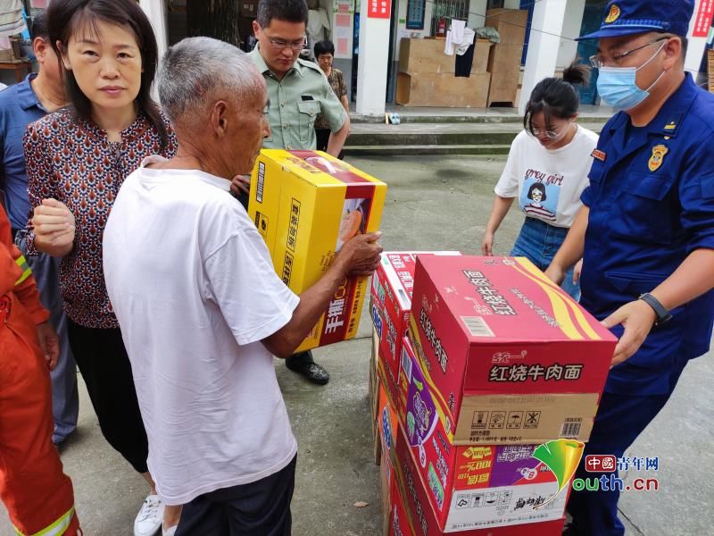 洪涝灾害|安徽无为遭受洪涝灾害 消防医疗队为受灾群众送医送药