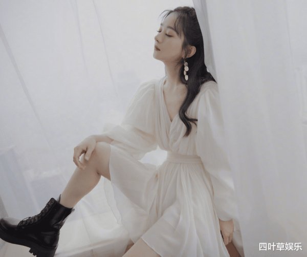  让人喜欢|赵丽颖录制节目生图曝光，状态像小姑娘，我却在留意她的身材