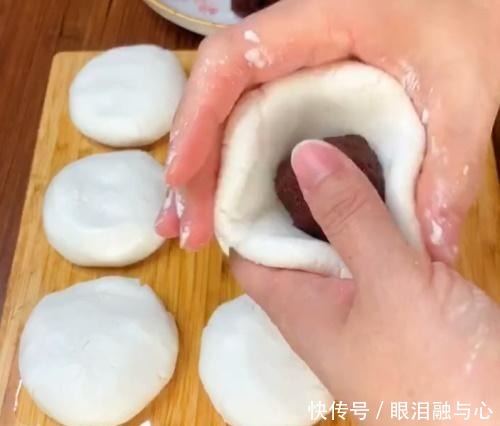 香脆|仅要一碗糯米粉,教你做油炸糕,金黄香脆软糯,新手也能一次成功