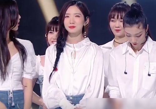  Yamy|Yamy受徐明朝影响太大，其他成员都在认真参与节目，她却低头不语