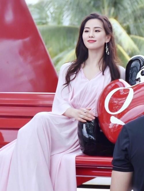  阻止|尴尬2.0！刘诗诗活动被错叫成刘亦菲，周围还爆发哄笑无人阻止