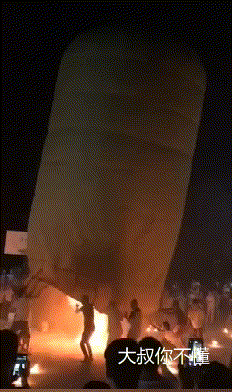  美人鱼|GIF搞笑趣图: 海边拍照要注意, 一不小心让你变成美人鱼