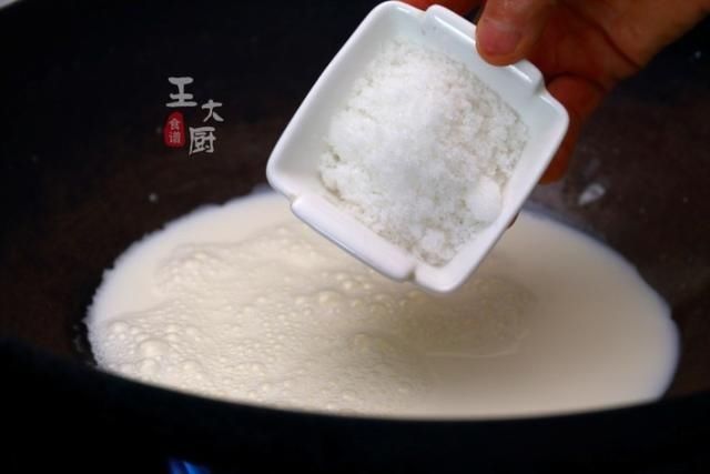  卫生|在家就能做的水果牛奶果冻，做出来比超市卖的还好吃，干净又卫生