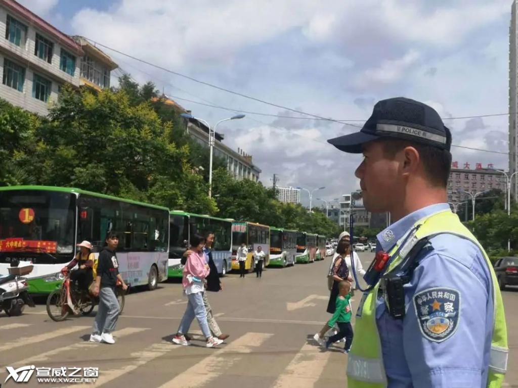 发生|宣威中考首日 考场外发生了这几幕