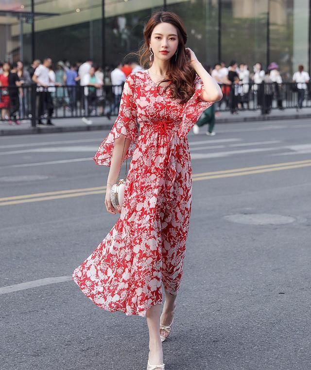  适合|好看的连衣裙很多, 青春减龄的并不多, 这款气质小清新长裙适合你