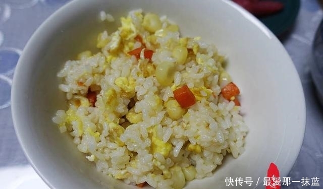 晚餐|看看我们的晚餐，有肉有鸡蛋有菜，有饭有粥，吃得舒服