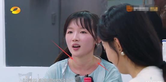  毛衣|《中餐厅4》赵丽颖34℃穿毛衣，黄晓明累到脱妆水肿，两大厨相争