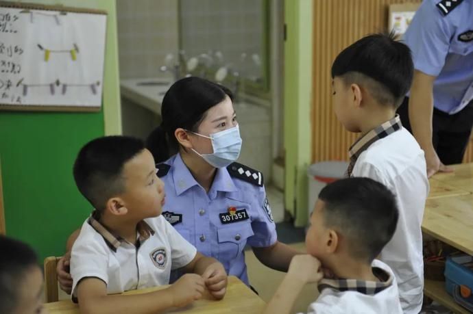  开学|开学第一天，蜀黍的安全“大礼包”要收好哦~