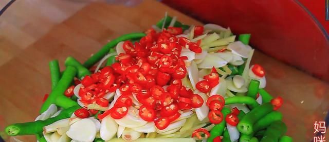  配方|腌辣椒，还是这个方法最好吃，妈妈用了40年的配方，下饭夹馍特香