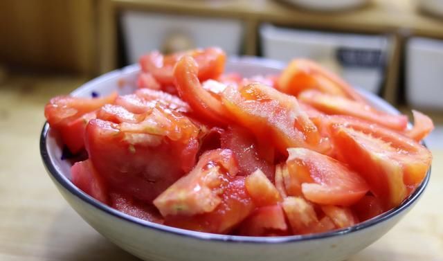  在家|在家自制番茄酱，成本不到5块钱，能做一大碗，香甜好吃无添加