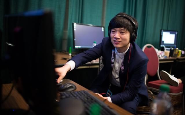  引发|大失误没有，就是把家让了！EDG输给FPX后，阿布点评引发热议