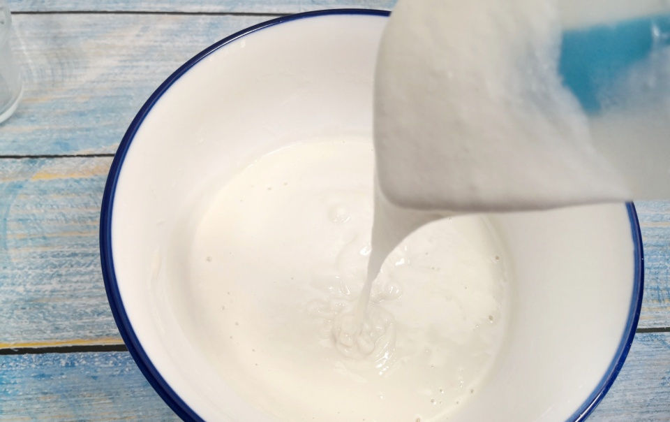  简单|自制暄软可口的大米发糕，手不沾面、简单省事，婆婆就爱这个味！