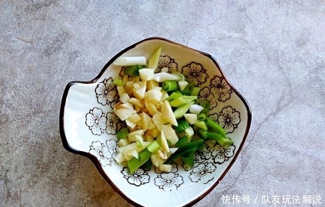 香菇|香菇与油菜简直天生一对,是维生素宝库,多加一个步骤翠绿又美味