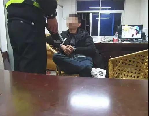  抗拒|酒驾曝光|严查酒驾不放松，考后举家出游被查，抗拒执法数罪并罚