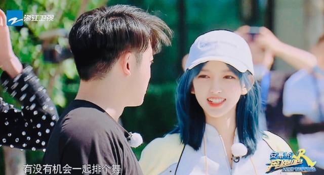  南遮|上跑男不允许染发？周震南遮金发的方式亮了，掉水里那刻笑出猪叫