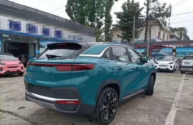 SUV|奇瑞首款高端SUV到店，后轮驱动操控性优，全铝车身宽度近两米
