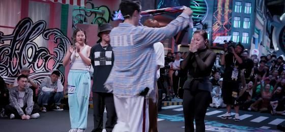  梦迪|梦迪感谢王一博给毛巾，听障舞者很励志，王一博却没有感情用事