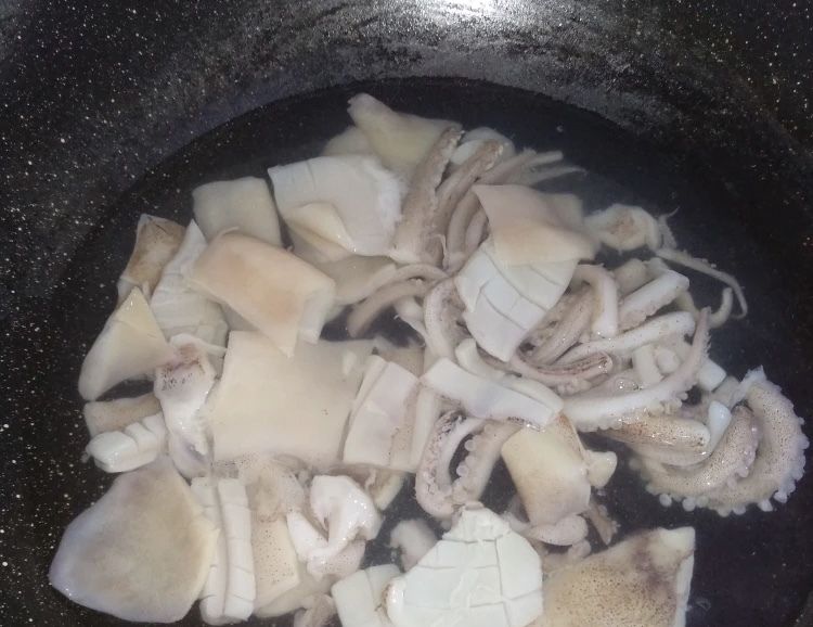  海鲜食物|爆炒鱿鱼，也是下酒菜