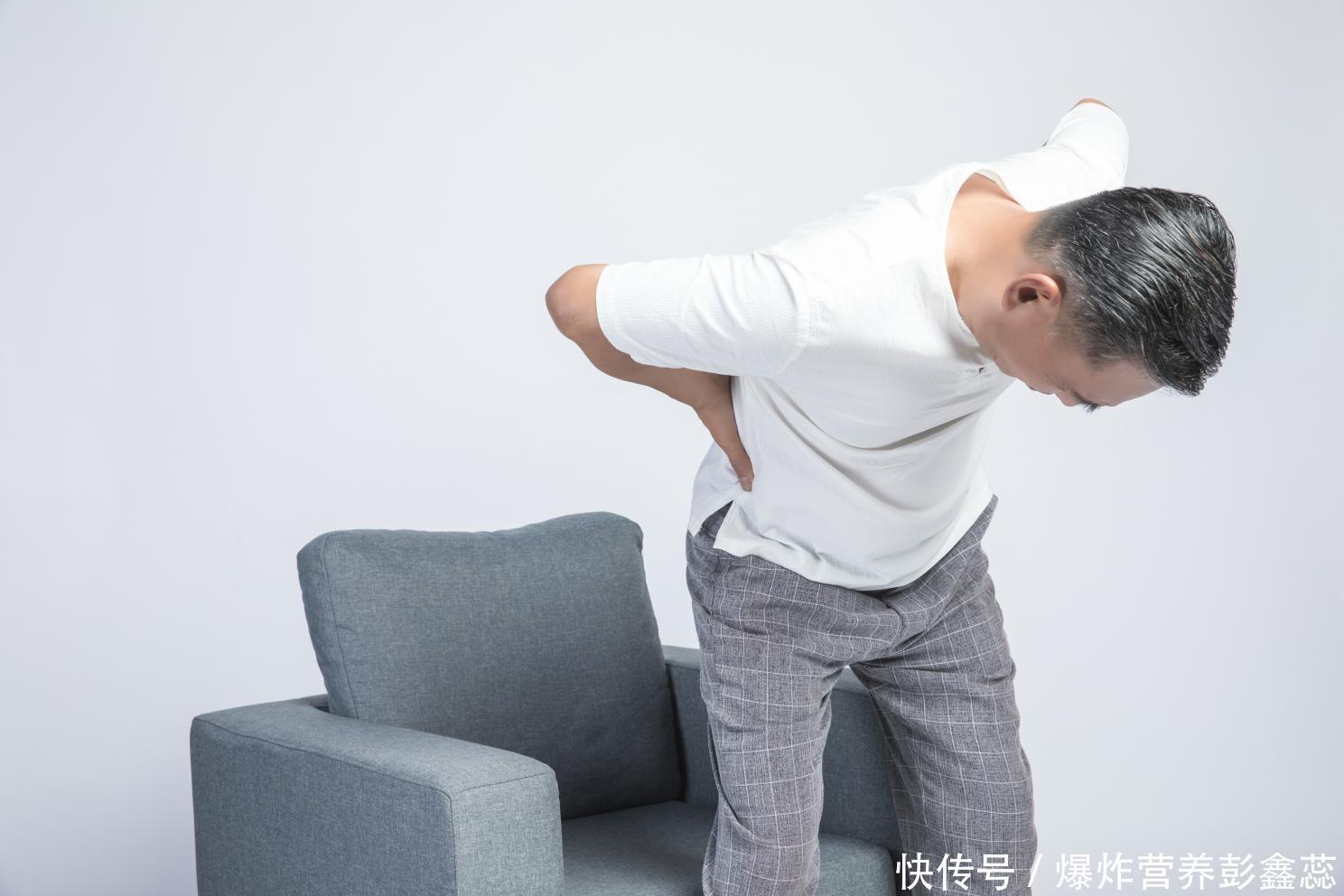 后背疼痛是哪三种病的前兆(后背疼痛预示着和多种疾病相关，别再认为是简单的衰老了，要注意)