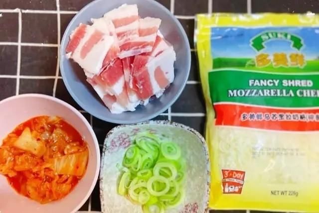  美味|泡菜五花肉炒饭（教你一道香糯有味、爽口过瘾的美味炒饭）。