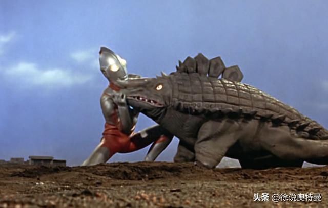 怪兽|初代奥特曼背不动怪兽,奥特曼:这怪兽实在太重了