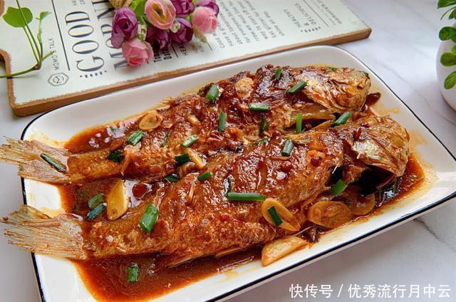 汤汁|小黄鱼这样做最下饭,麻辣鲜香,鲜嫩入味,汤汁拌饭也能多吃两碗