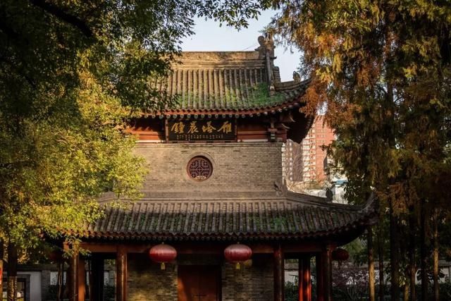  星球|一夜爆红上榜孤独星球！这个古城美食不输成都，景区免费高铁直达