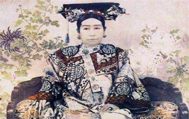 慈禧|李莲英表姐曾是慈禧贴身侍女,80岁说出慈禧死因,太医都不敢说