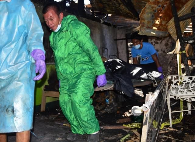  无人|消防员灭火后以为废墟无人，三天后传出恶臭发现一家四口尸体