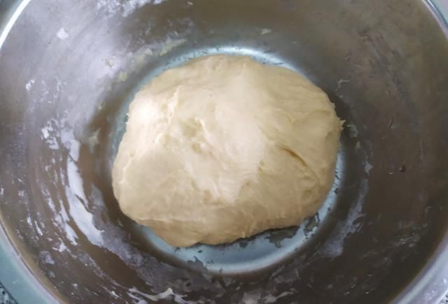  炸油条|做油条，不需使用酵母，用“它”来发酵，松软香脆，油条受欢迎！