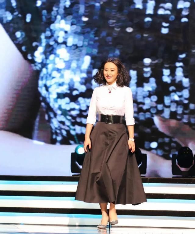 福态|41岁郝蕾胖到巅峰，穿紧身亮片长裙整个人太丰满，太有福态了