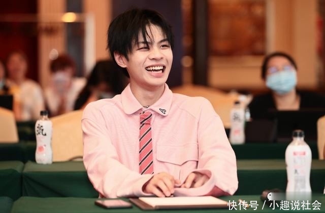 情怀|《元气满满的哥哥》王晨艺称胡军像爸爸,切身感受代际情怀