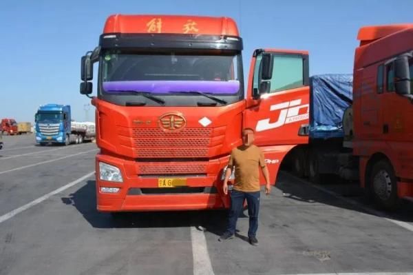 男子|宁夏籍男子开车进入山丹服务区,偶遇交警......