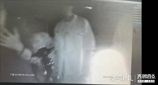  齐鲁晚报|情报站｜醉酒男子睡在路口！俩高三毕业生深夜守护