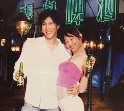 父亲|“一指禅女王”陨落记