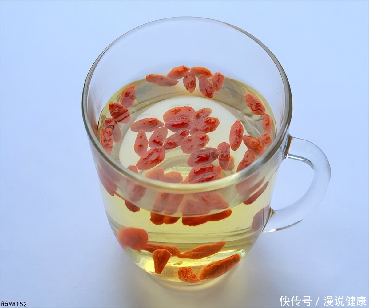 保温杯重金属超标会有什么症状(保温杯放了3天的温水，却检测出重金属超标？或许用了这类保温杯)