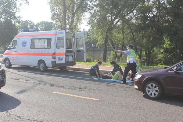  伤者|齐齐哈尔市龙沙交警大队“医警联动”为伤者开辟救援“绿色通道”