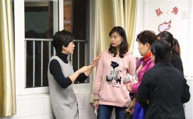  这位|幼儿园老师“借钱”，家长应该如何拒绝？这位家长的方式很直接