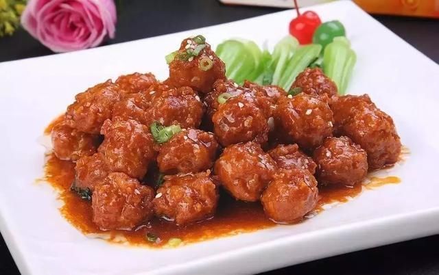 家常菜|家常菜精选:白菜肉丝炒年糕、红烧丸子、泡椒莴笋肉片的做法