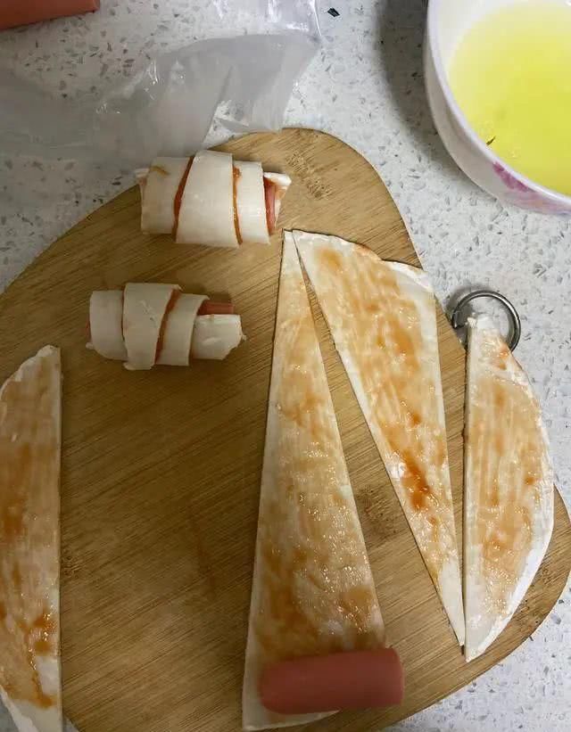 火腿|怎么做自制千层火腿卷的做法+配方,这样做的火腿卷香酥可口