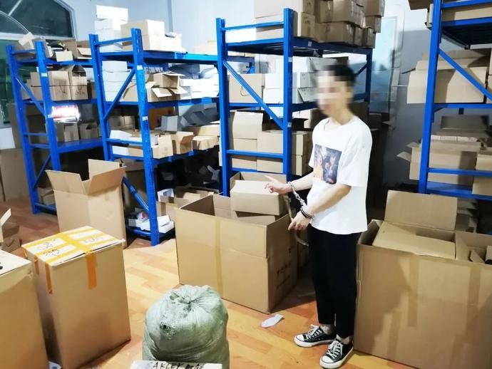  生产|涉案价值1450万！广州花都警方捣毁生产销售假冒品牌太阳眼镜窝点