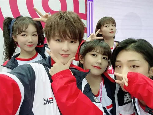  sunnee|sunnee杨芸晴获奖发博cue火箭少女，却被自家粉丝骂到删博