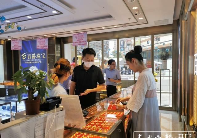  暖场|鲜花价格暴涨、珠宝销量翻倍、餐厅预订满客…昆明人的七夕暖场开启