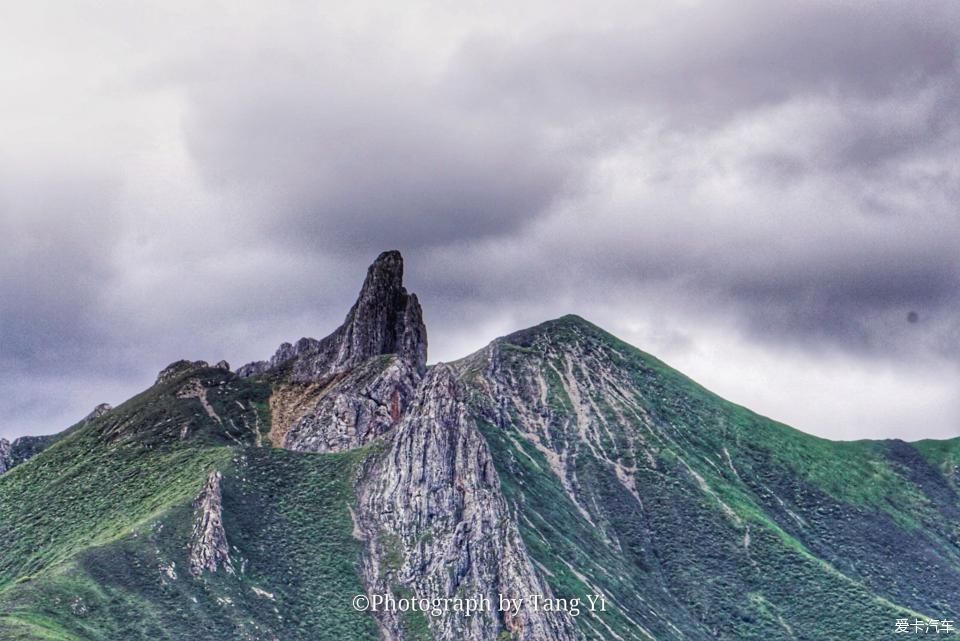  穿越|【黑黑哥游记】邂逅大美阿万仓湿地，迭山穿越爆胎惊魂