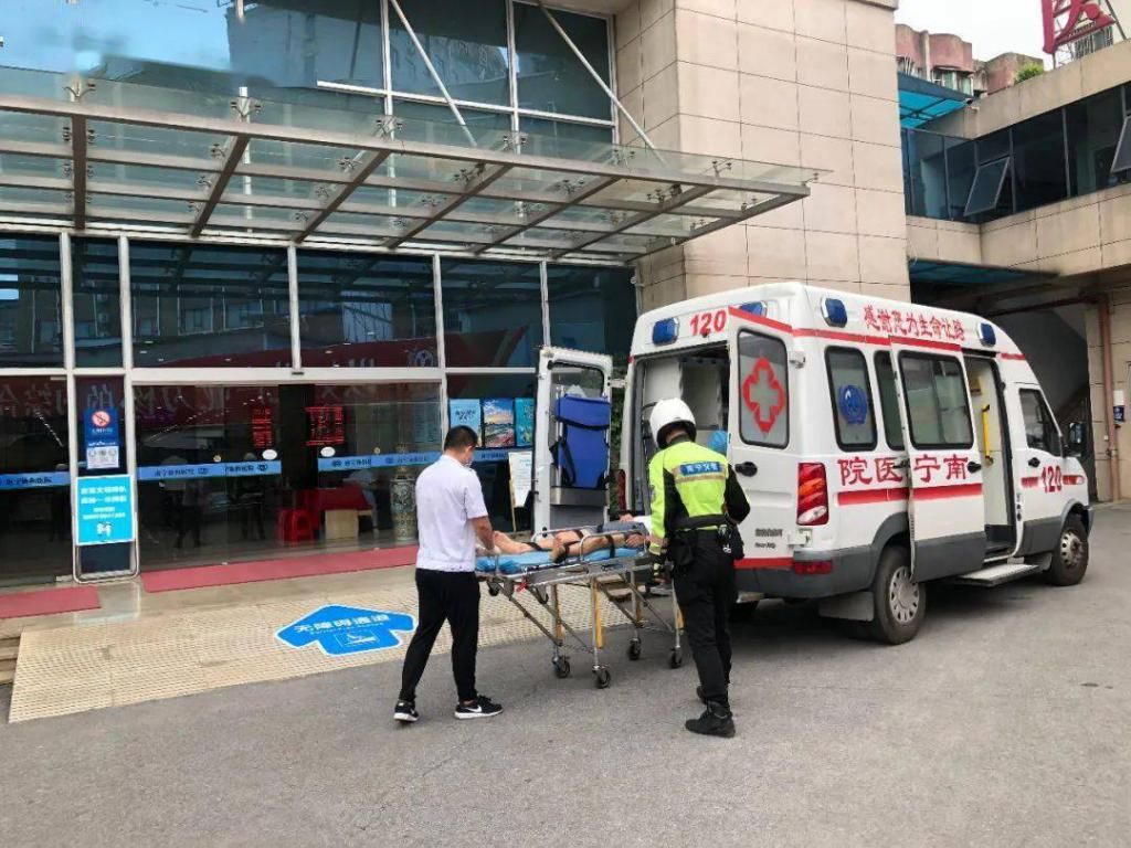  车辆驾驶人|警医联动，就是快！