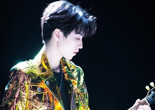  王源|海报暗喻内娱天花板？这只是李飞的野心，但TFBOYS也担得起！