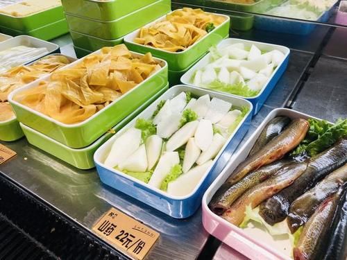 聚餐|和小伙伴在北京这家有名的串串香聚餐，猜猜3个人吃了多少串？